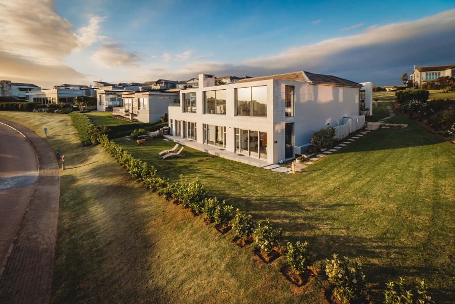 4 Bedroom Property for Sale in Herolds Bay Western Cape